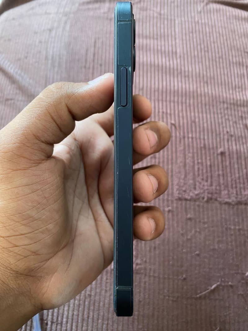 Apple iPhone 12 3