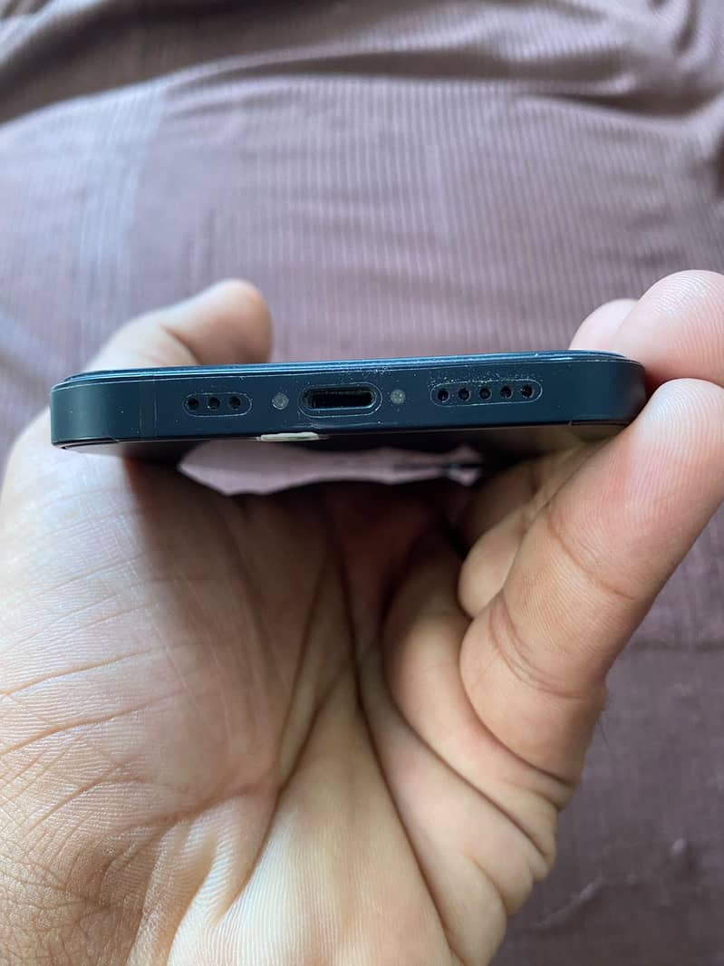 Apple iPhone 12 4