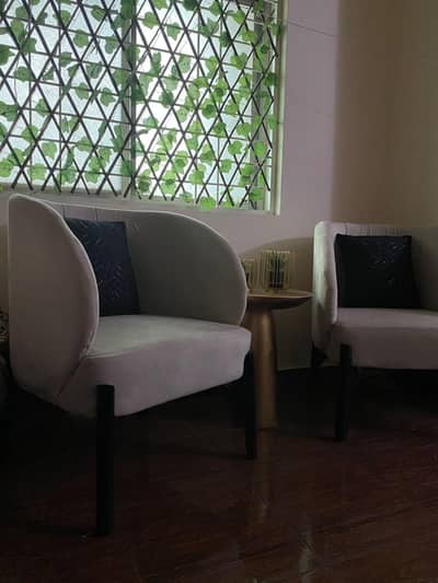 2 Chair with round aesthetic table