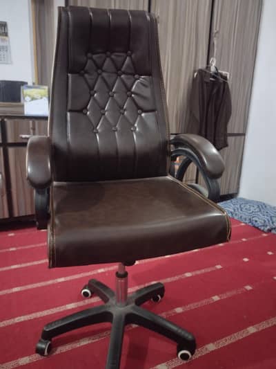 Premium high-back Executive Boss Chair Leatherette Brown