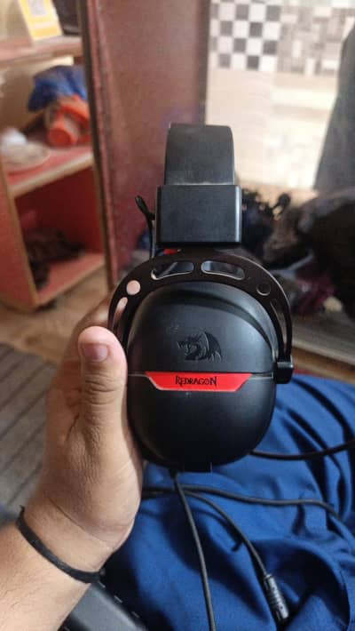 Red dragon head set. . 10/10 condition.