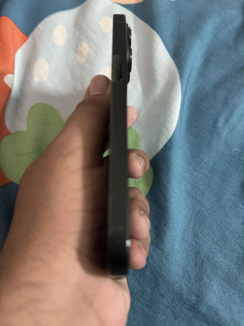 Apple iPhone 13 Pro 2