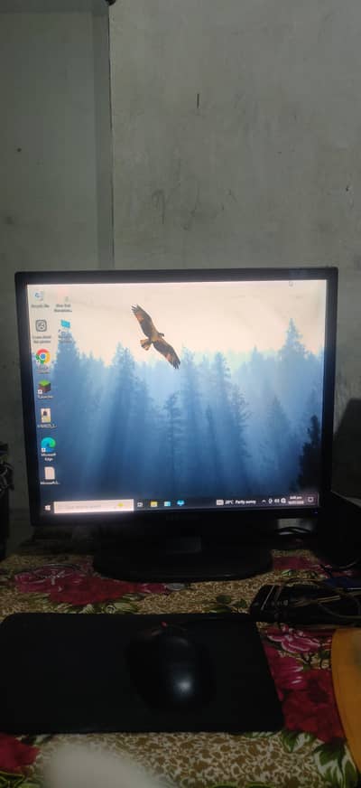 Lenovo Desktop PC 8GB RAM 500GB HDD AMD GPU + LCD Monitor