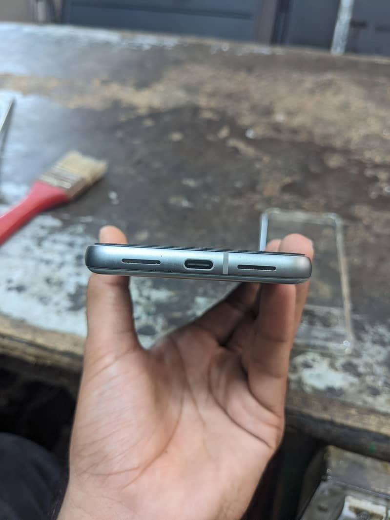 Google Pixel 8 4