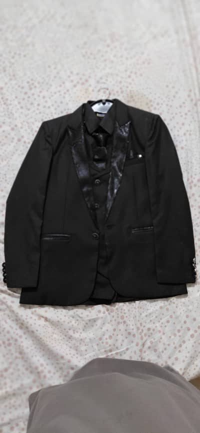 Black 3 pcs Pant coat.