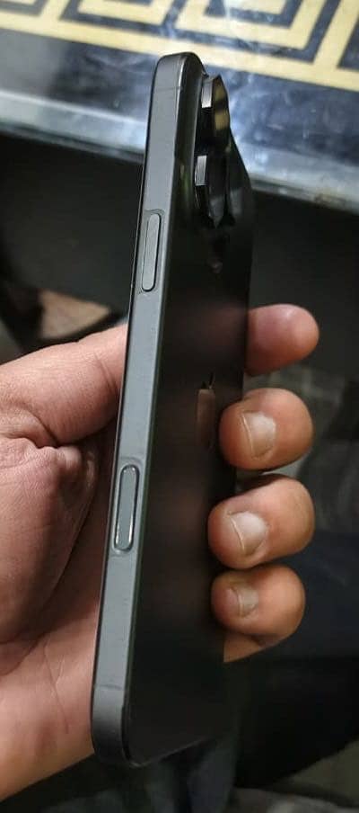Apple iPhone 16 Pro Max 1