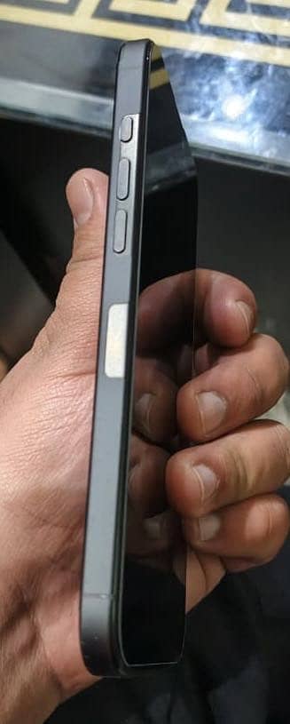 Apple iPhone 16 Pro Max 3