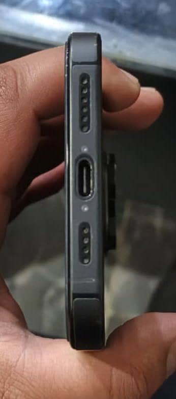 Apple iPhone 16 Pro Max 4
