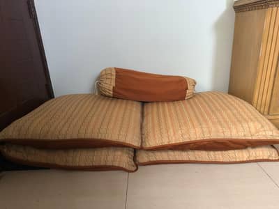 Floor Cushions set of 4 with round pillow