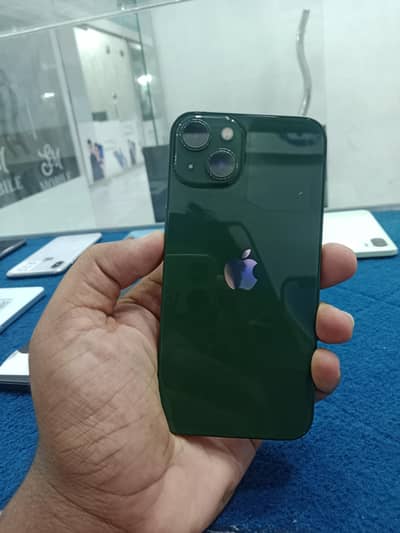 Apple iPhone 13