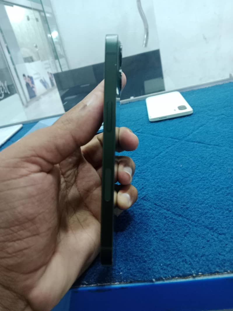 Apple iPhone 13 1