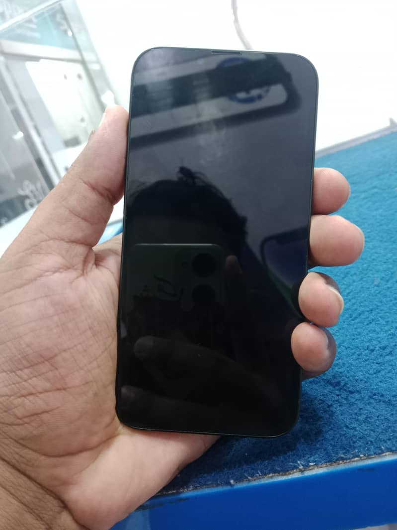 Apple iPhone 13 2
