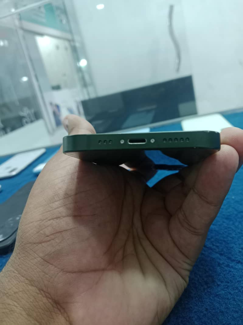Apple iPhone 13 3