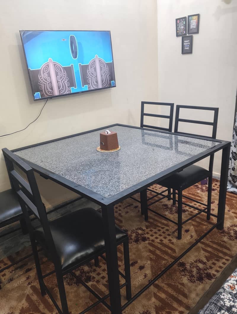 iron dining table 0