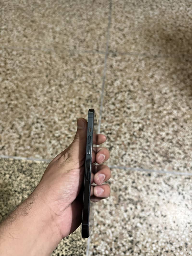 Apple iPhone 12 Pro Max 4