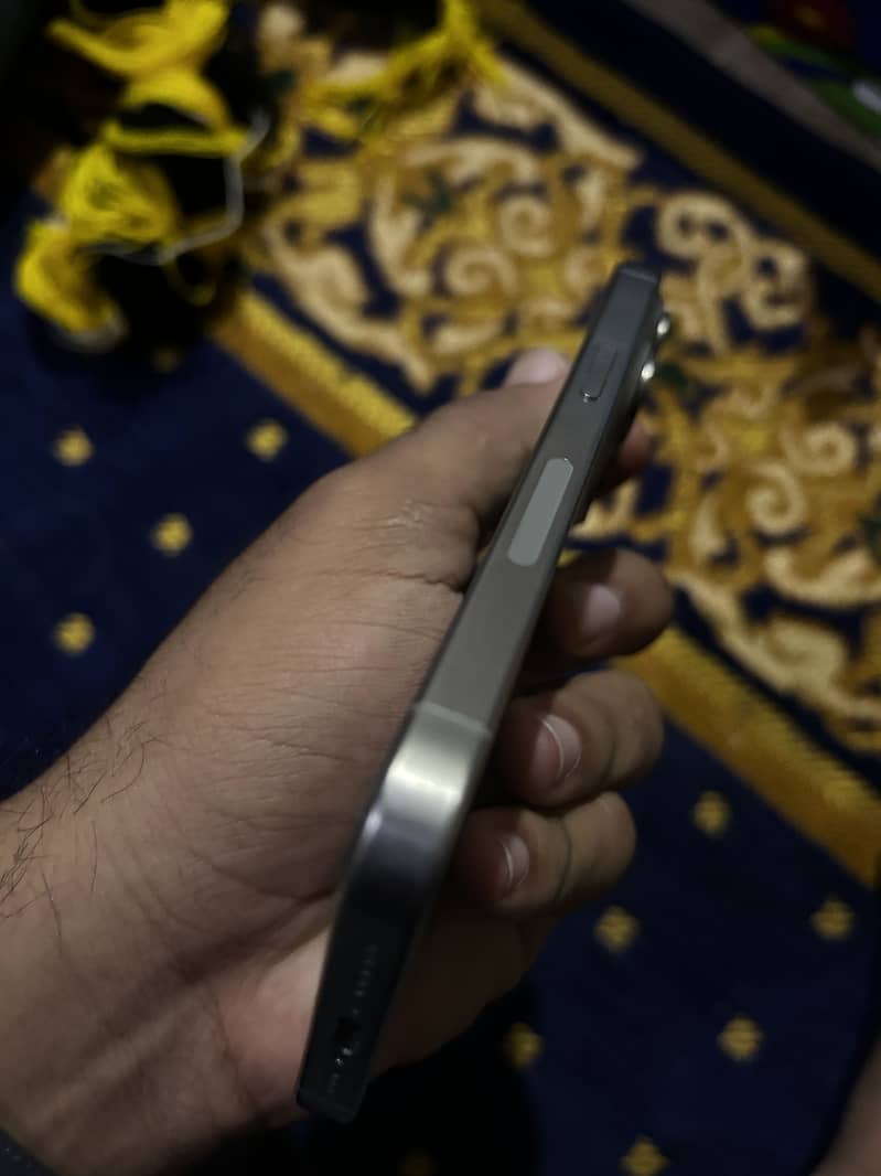 Apple iPhone 15 Pro 2
