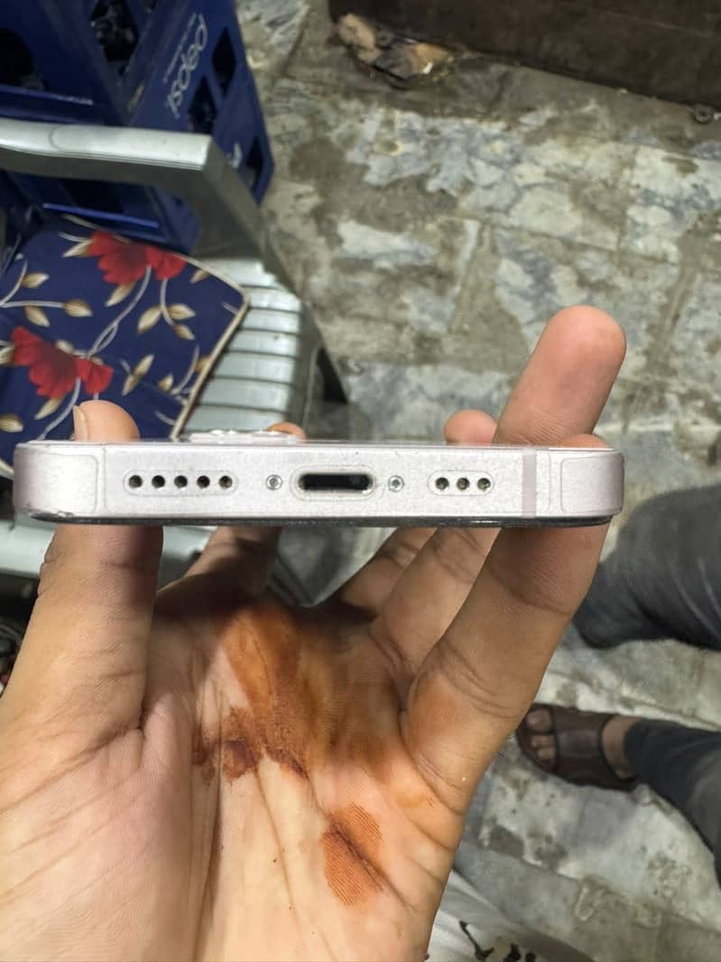 Apple iPhone 13 1