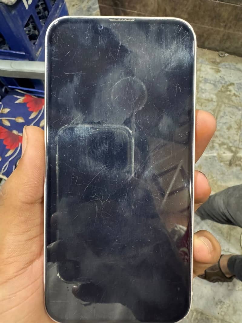 Apple iPhone 13 4