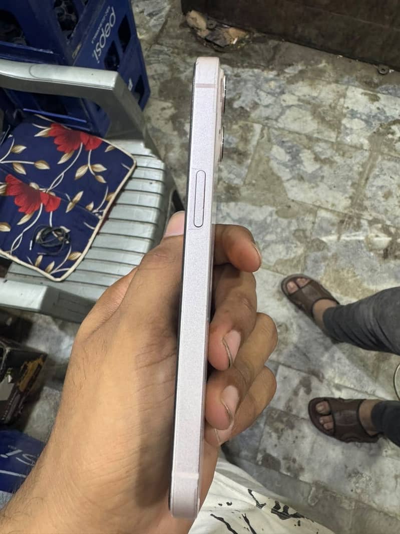 Apple iPhone 13 5