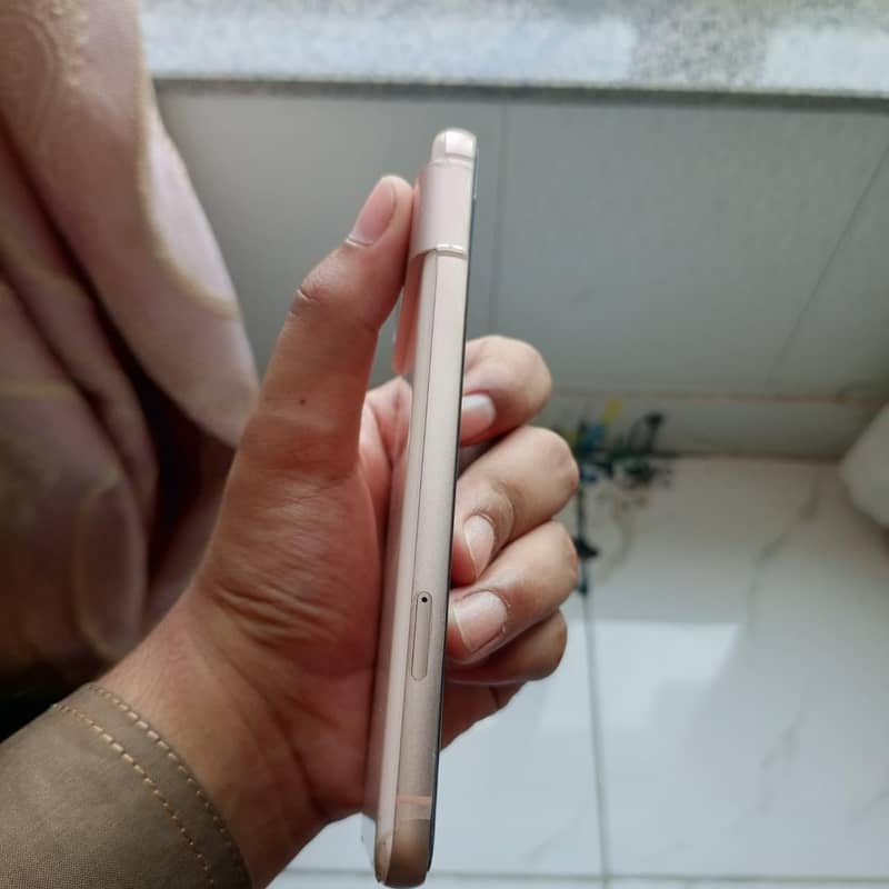Google Pixel 8 4