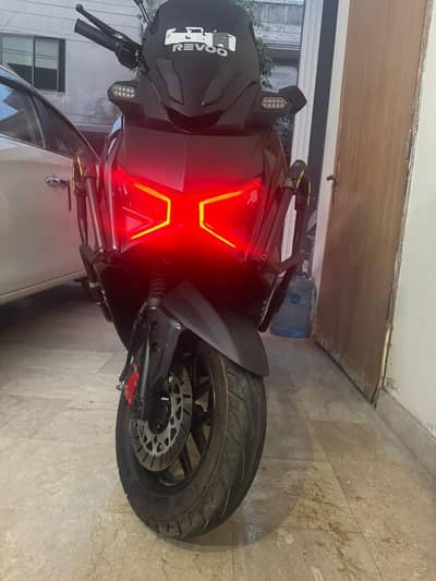 Revoo E52 2026