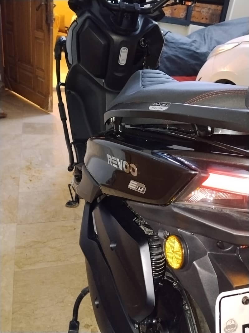Revoo E52 2026 7