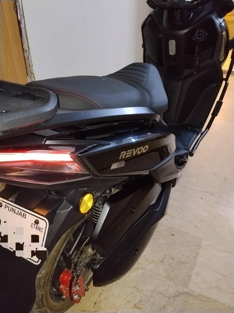 Revoo E52 2026 8
