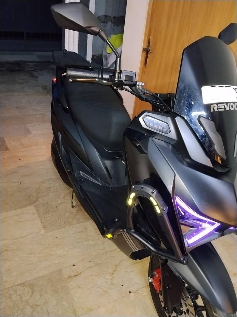 Revoo E52 2026 10