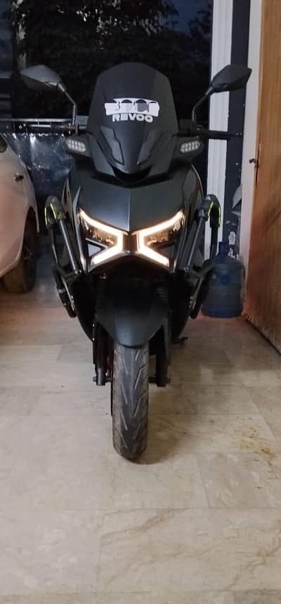 Revoo E52 2026
