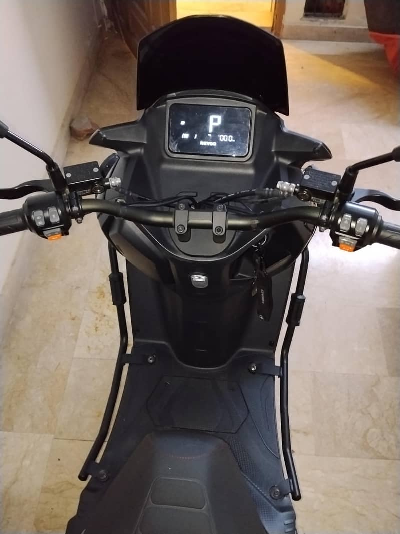 Revoo E52 2026 15