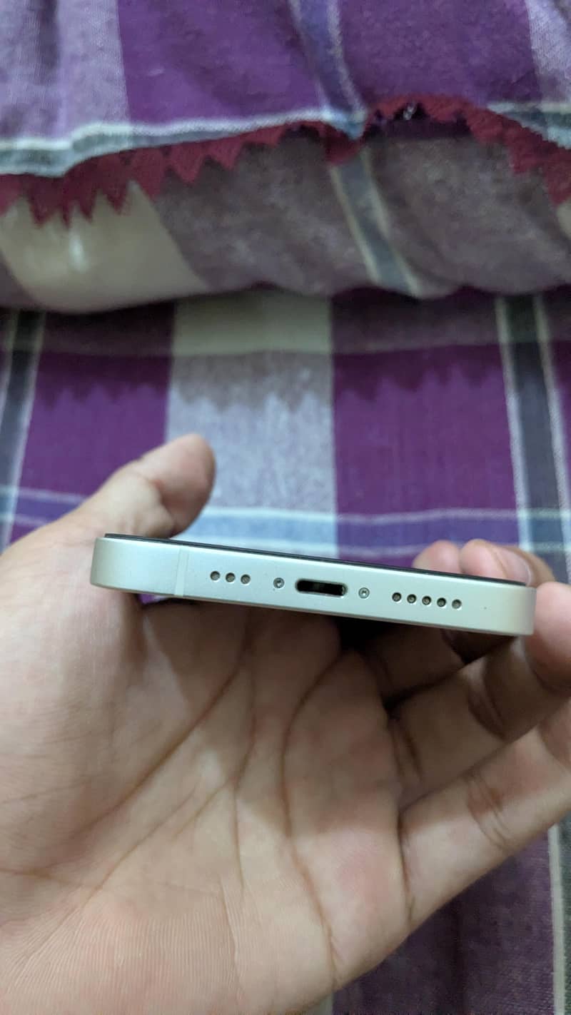iPhone 13 4