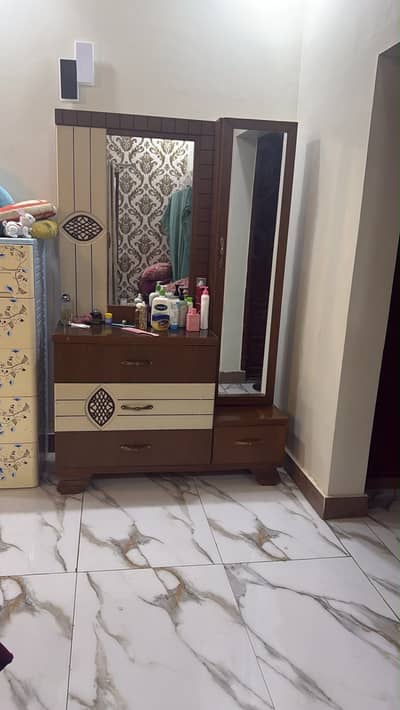 Bed set with dressing table