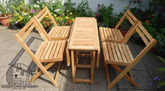 Table and chairs set