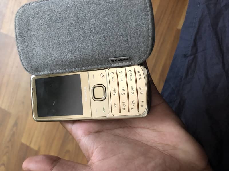 Nokia 6700 Gold Edition 0