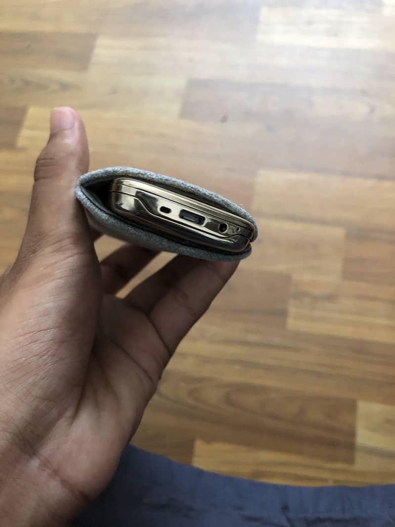 Nokia 6700 Gold Edition 1