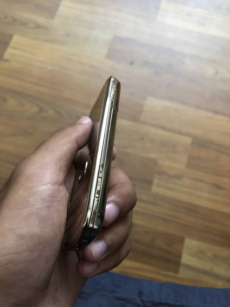 Nokia 6700 Gold Edition 2