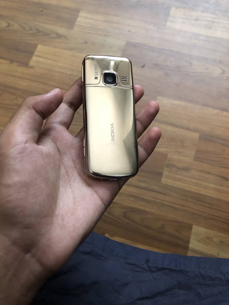 Nokia 6700 Gold Edition 3
