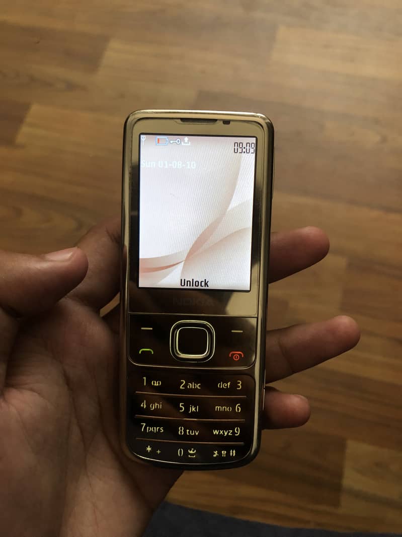 Nokia 6700 Gold Edition 8