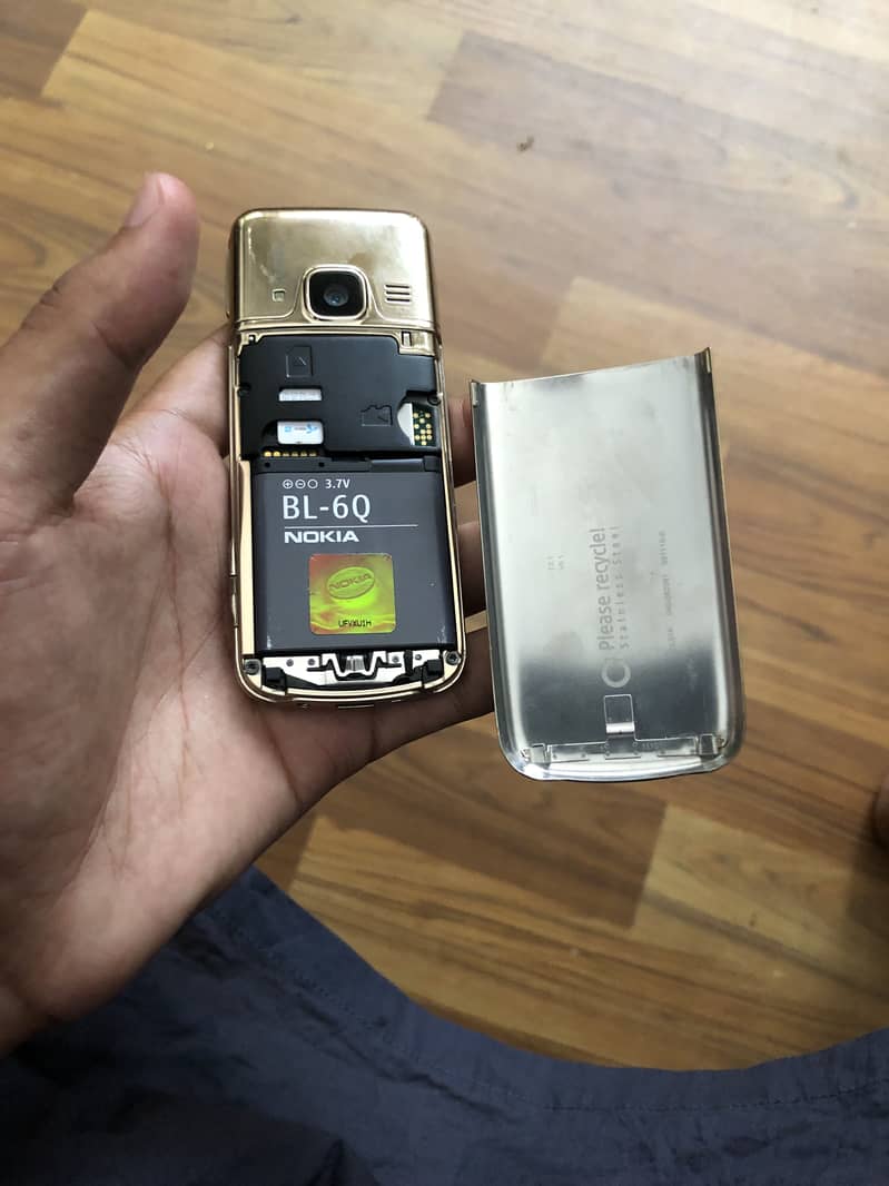 Nokia 6700 Gold Edition 9