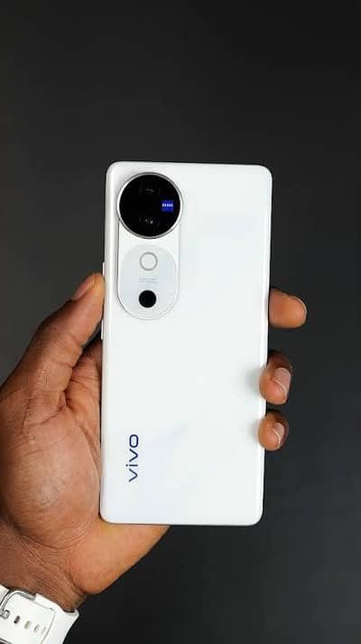 Vivo V40 5G Complete Box Official PTA 10/10 Original Device