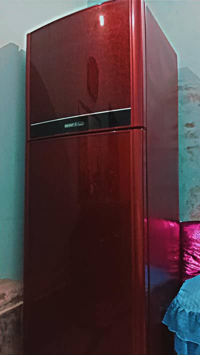 Orient InVogue Metalic Red Glass Door Fridge - 10/10 Running Condition