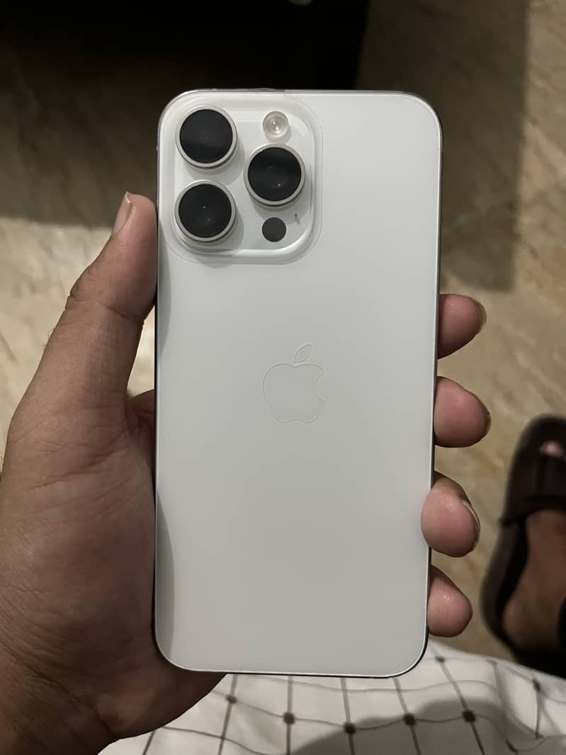 Apple iPhone 15 Pro Max 0
