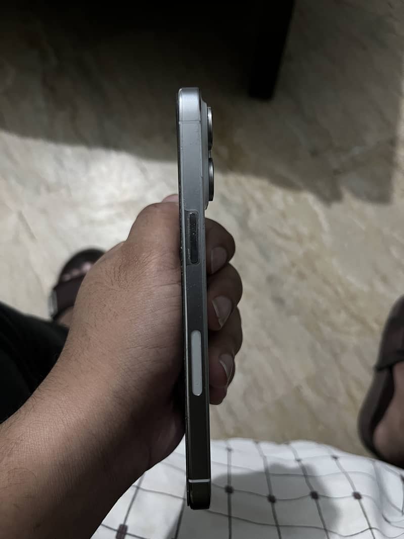 Apple iPhone 15 Pro Max 1