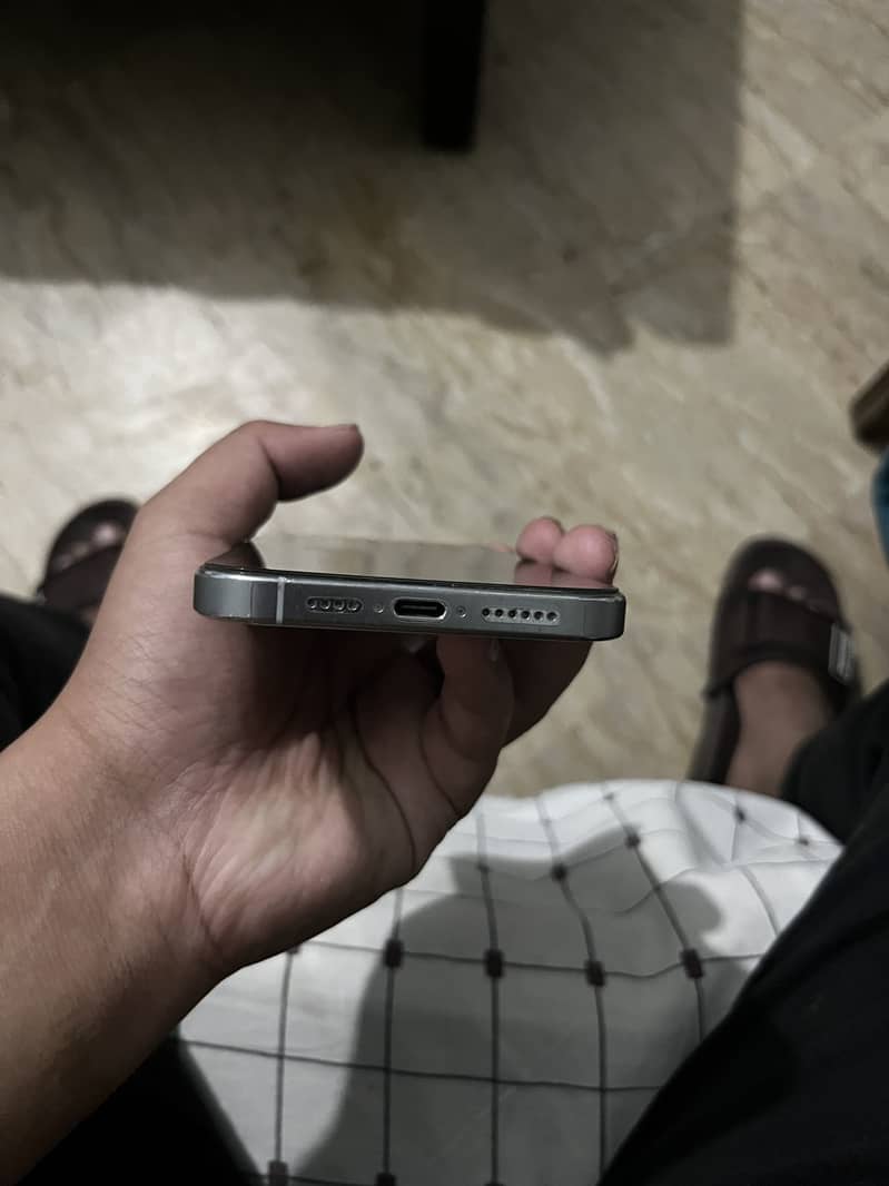 Apple iPhone 15 Pro Max 6
