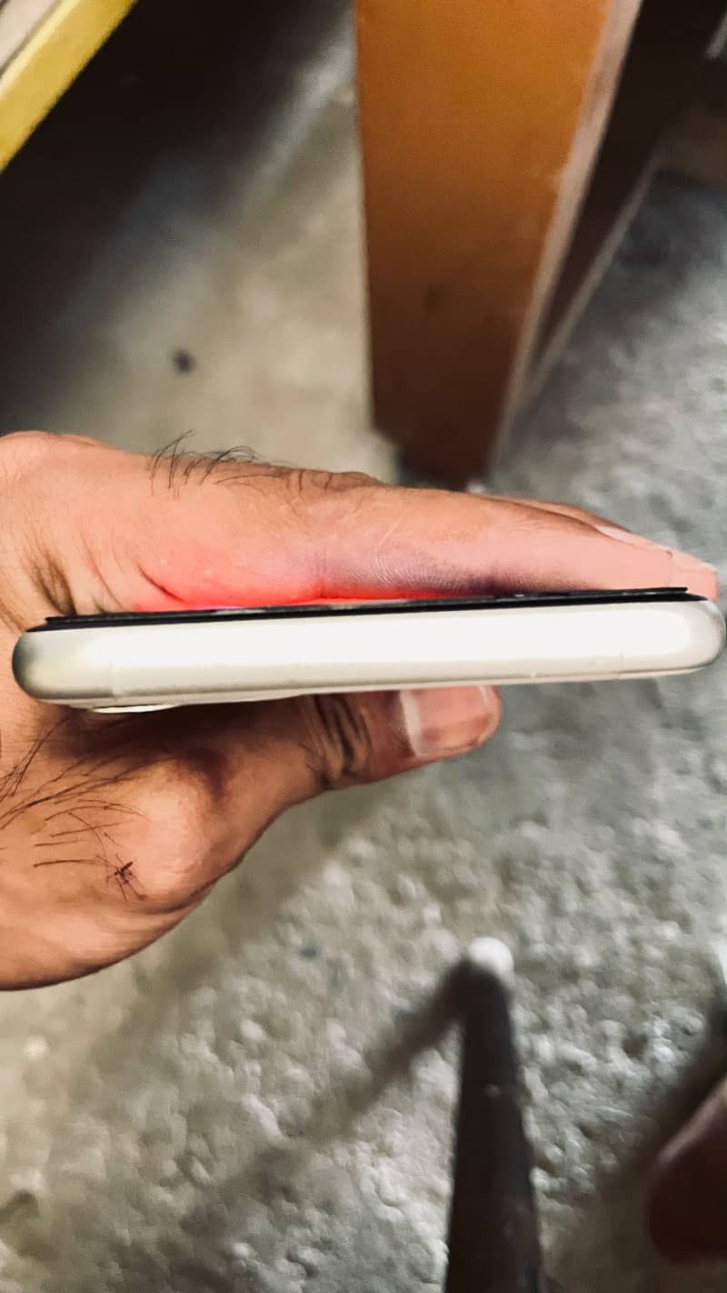 Apple iPhone 11 3