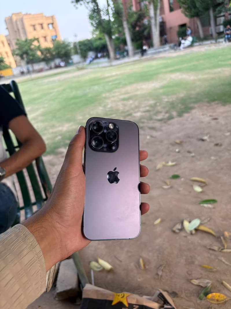 Apple iPhone 14 Pro 1