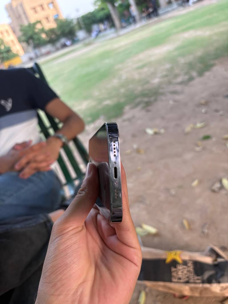 Apple iPhone 14 Pro 2