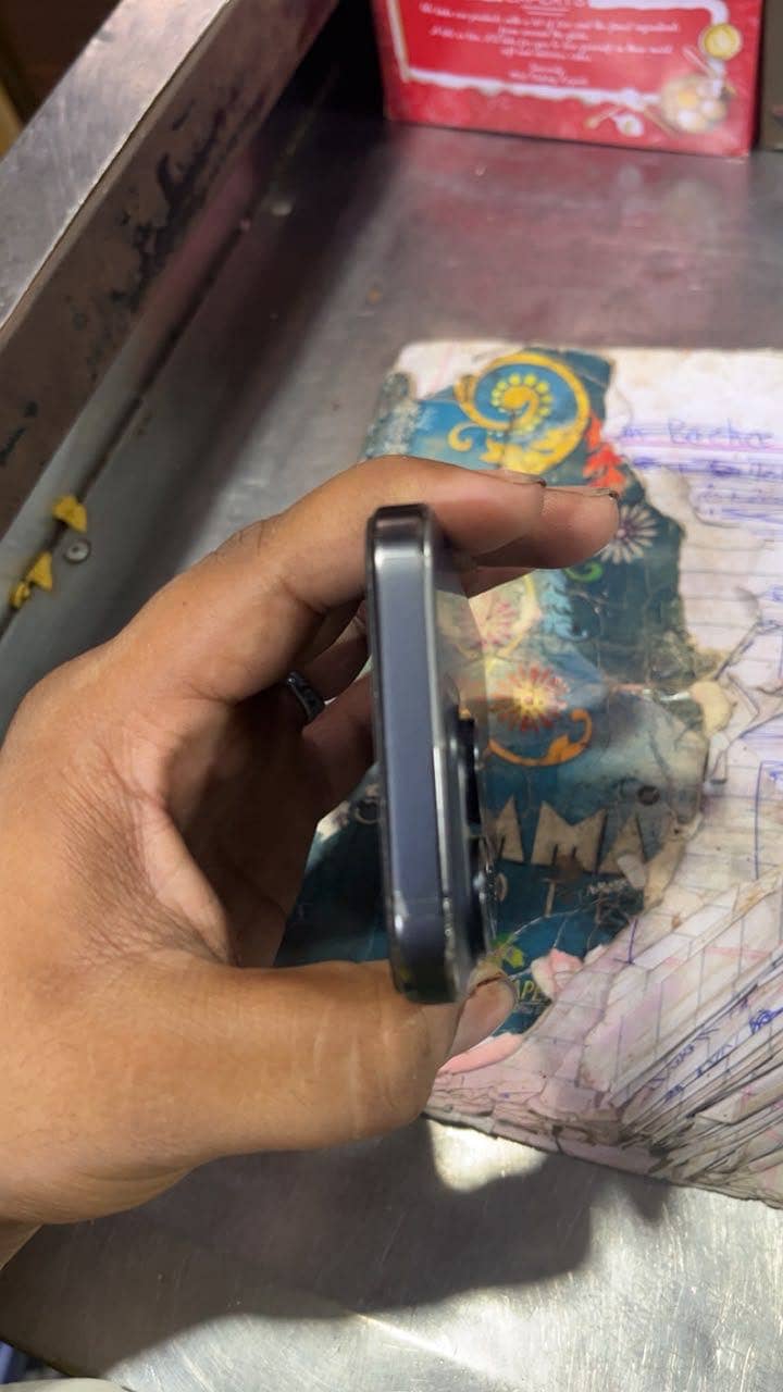 Apple iPhone 15 Pro 6