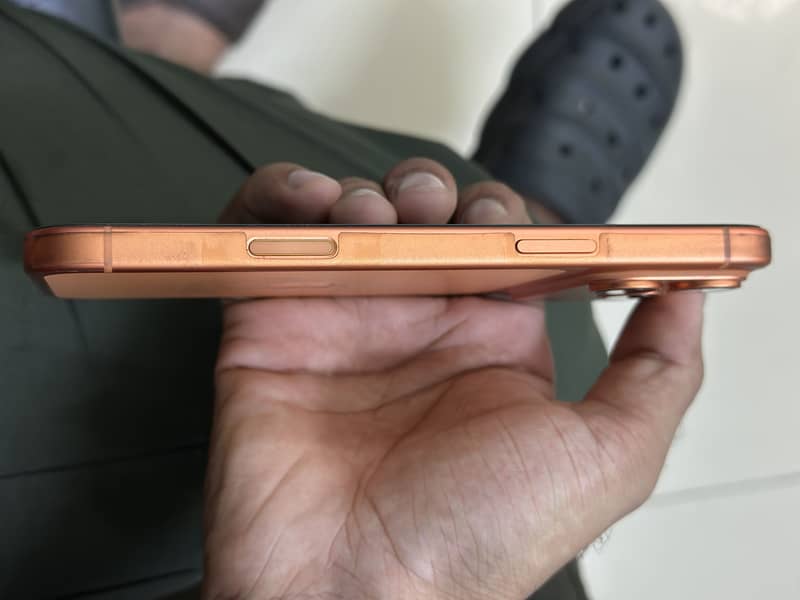 Apple iPhone 17 Pro Max 4