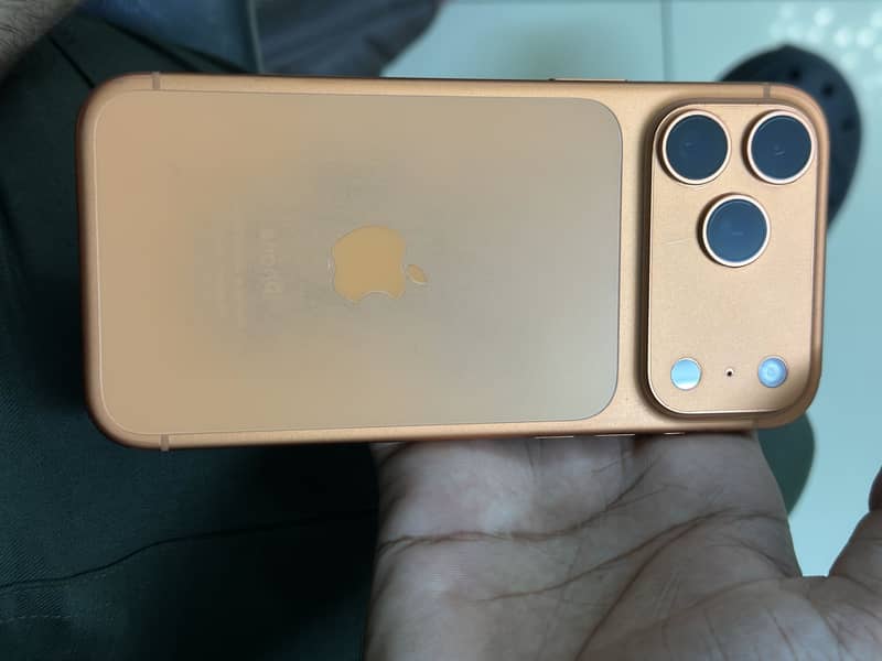 Apple iPhone 17 Pro Max 6